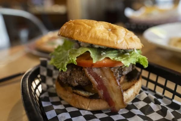O.M.G. Burger (Oh My Goodness)